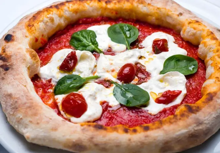 Przepis na zdrową pizzę, która zaspokoi Twoje pragnienia bez wyrzutów