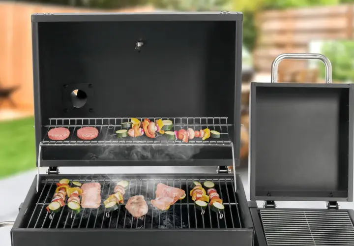 Najlepsze grille węglowe z wędzarnią - funkcje, modele i ceny