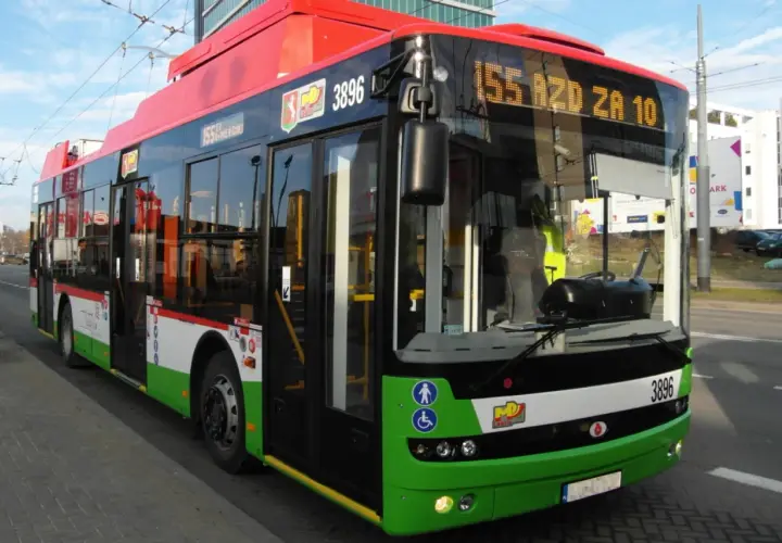 Autobus MPK Lublin z numerem 3896, linia 155. Idealny na szybki bilet 15 minutowy po mieście.