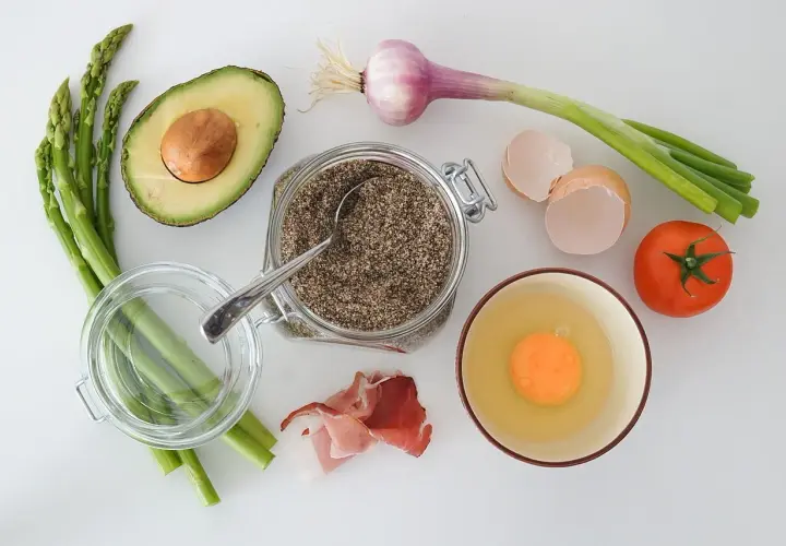 Resztki pieczonego kurczaka: 15-minutowe obiady zero waste!