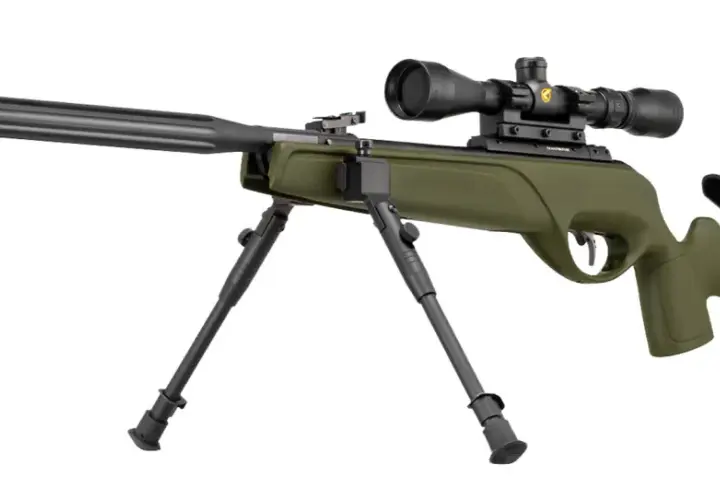 Carabine verte avec lunette et bipied. La question est : a partir de combien de joules faut il un permis ?