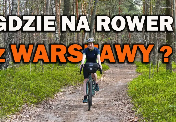 Kobieta na rowerze w lesie, szuka inspiracji na trasy rowerowe Polska.