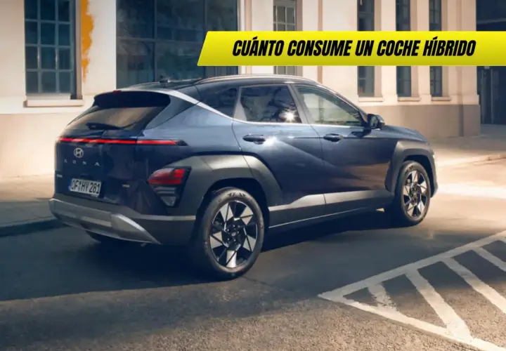 Un coche híbrido azul aparcado en la calle. El texto sobre la imagen pregunta: "Cuánto consume un coche híbrido", sugiriendo una discusión sobre la eficiencia de combustible.