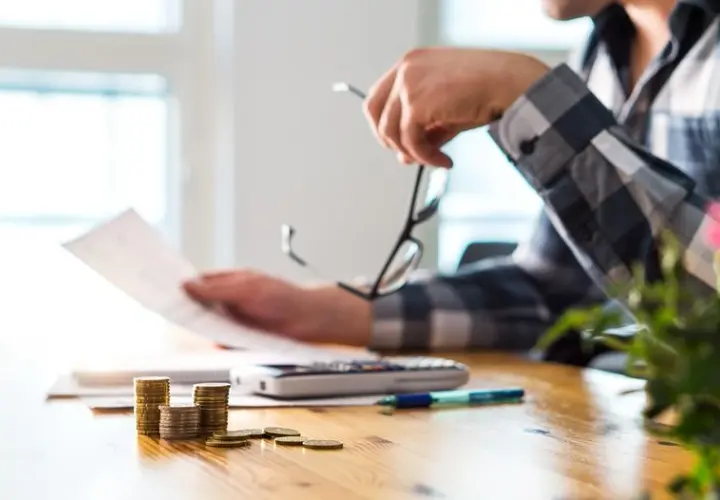 Ile za kWh? Sprawdź aktualne ceny energii elektrycznej w taryfie G11 w 2025 r.