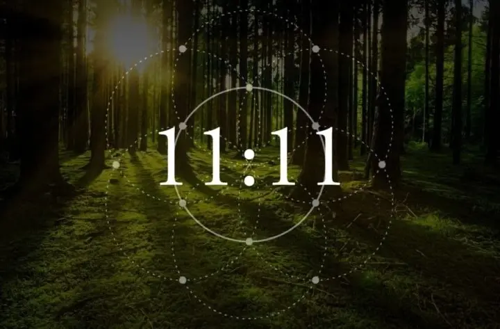 Symbolika fenomenu 11:11 w zegarze czasu - odkryj jego znaczenie