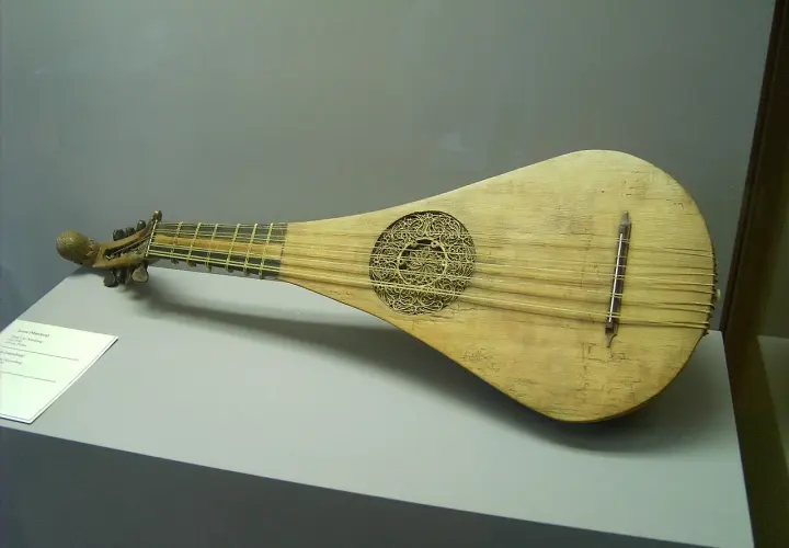 Gra na podobnym do lutni instrumencie - Muzyka na podobną do lutni instrumentów