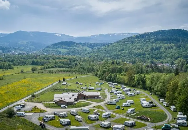 Gdzie jechać pod namiot? Odkryj najlepsze miejsca na camping w Polsce