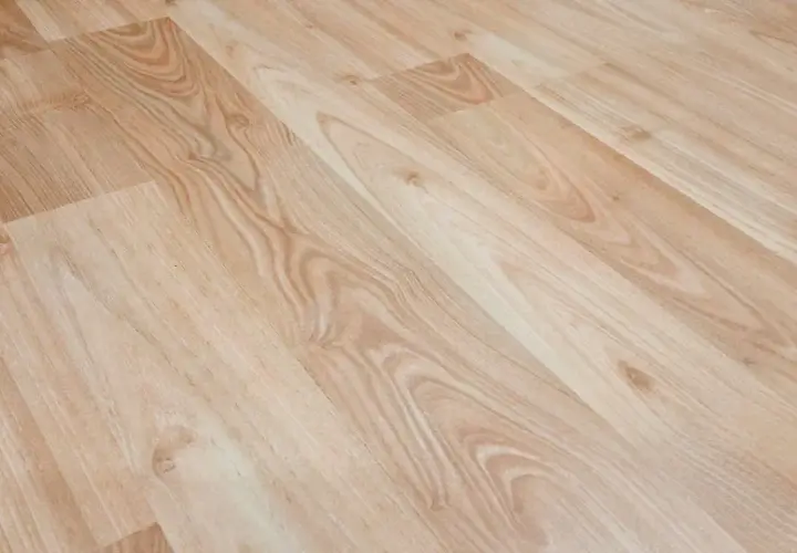 Jak dobrać odpowiedni materiał podłogowy do rodzaju pomieszczenia?