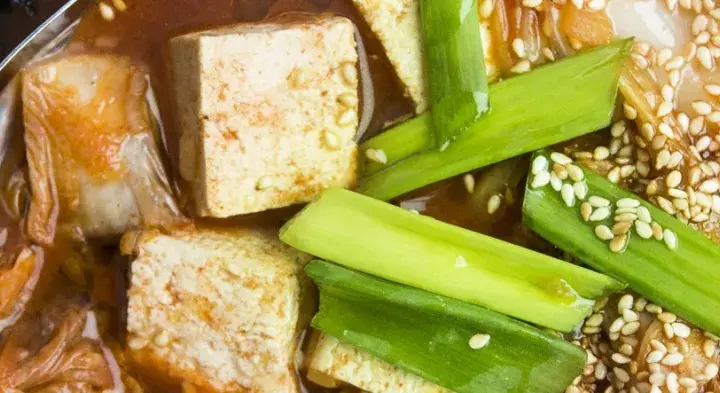 Zupa kimchi: jak przygotować zdrową i pyszną potrawę koreańską