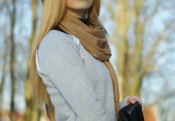 Jak ubrać się na spacer? Modne i wygodne propozycje na każdą porę roku