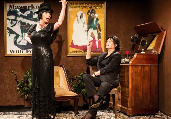 Jak się ubrać do teatru buffo, by nie popełnić faux pas?