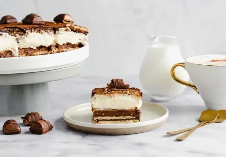 Ciasto jak Kinder Bueno - Pyszny przepis bez pieczenia, który zachwyci