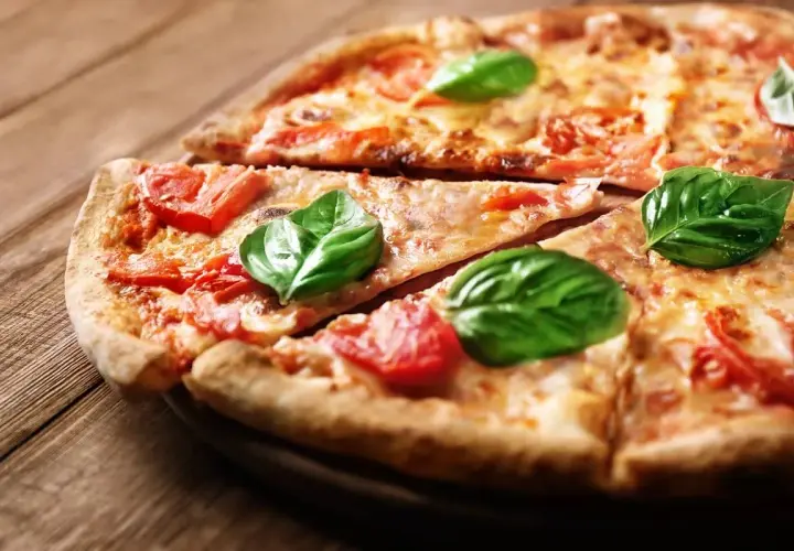 Ile kosztuje duża pizza w Pizza Hut? Zaskakujące ceny i smaki!