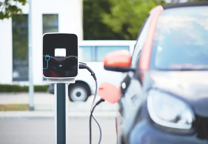 Ile kilometrów przejedzie samochód elektryczny? Zaskakujące zasięgi!