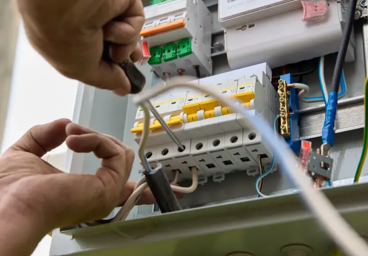 Rodzaje bezpieczników elektrycznych – szczegółowy przegląd