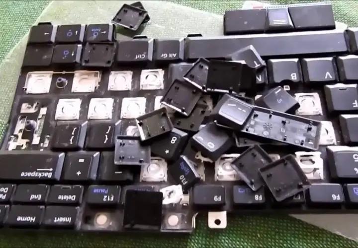 Jak naprawić klawiaturę w laptopie: proste kroki, by uniknąć frustracji