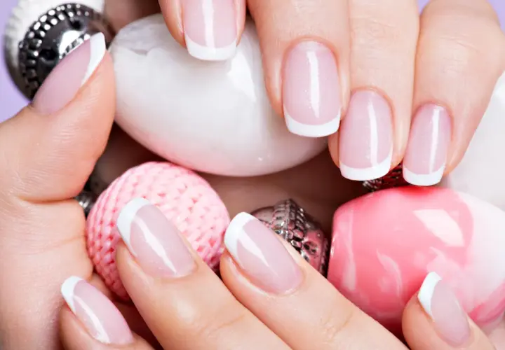 Jaki manicure wybrać, aby uniknąć błędów i cieszyć się pięknymi paznokciami