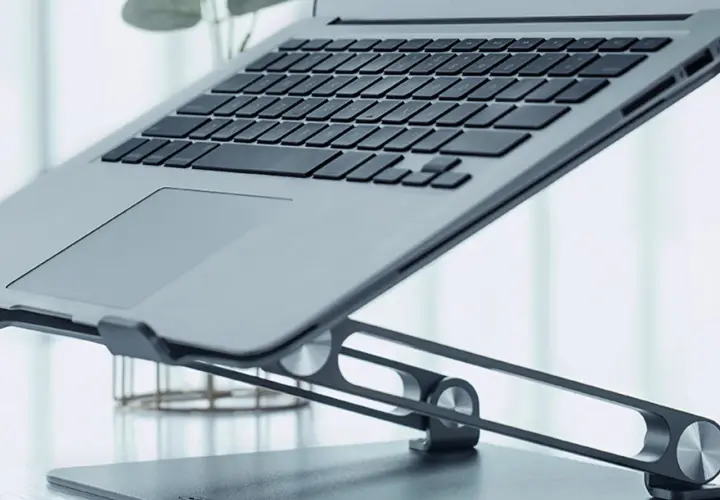 Jaką podstawkę pod laptopa wybrać, by uniknąć przegrzewania?
