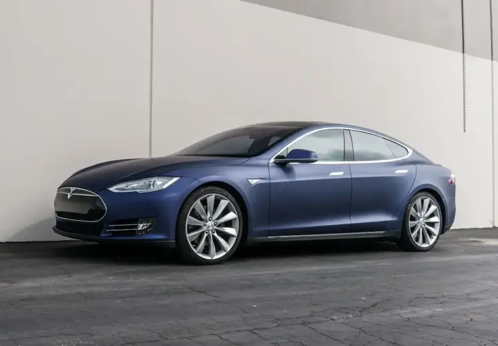 Tesla Model S ile koni? Poznaj moc i osiągi różnych wersji