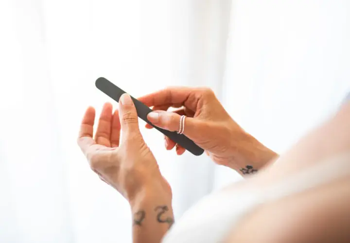 Co potrzebne do manicure tytanowego? Sprawdź, co musisz mieć!
