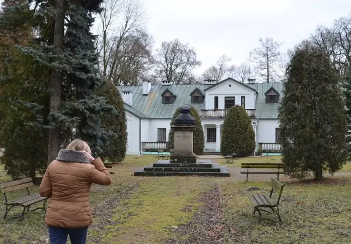Gdzie urodził się Mikołaj Rej? Historia Żurawna i jego znaczenie.
