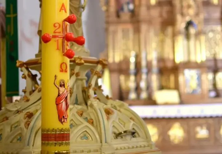 Co oznaczają symbole na paschale? Znaczenie i historia paschalnych znaków