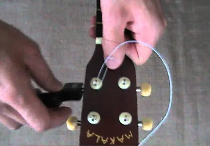 Jak założyć struny do ukulele - proste kroki i najczęstsze błędy