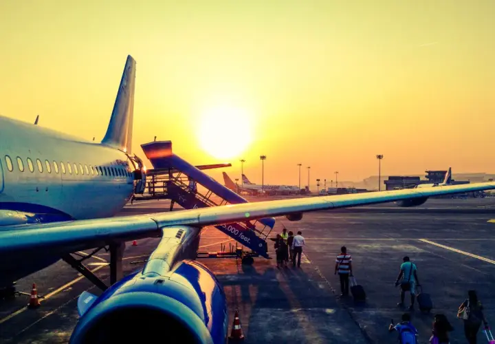 Ile kosztuje przebukowanie biletu lotniczego Ryanair? Uniknij wysokich opłat