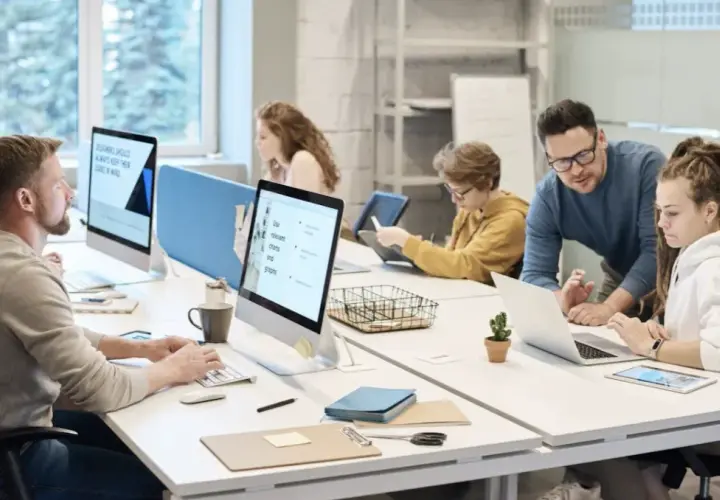 Time-management dla programisty: jak nie utonąć w zadaniach i czatach