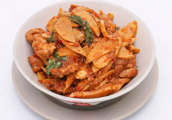 Zanurz się w smaku Tajlandii z kurczakiem w zielonym curry na obiad