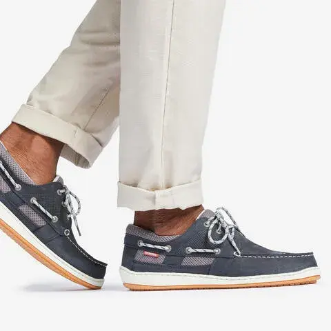 Buty żeglarskie męskie: 7 stylizacji na każdą okazję [PORADNIK]
