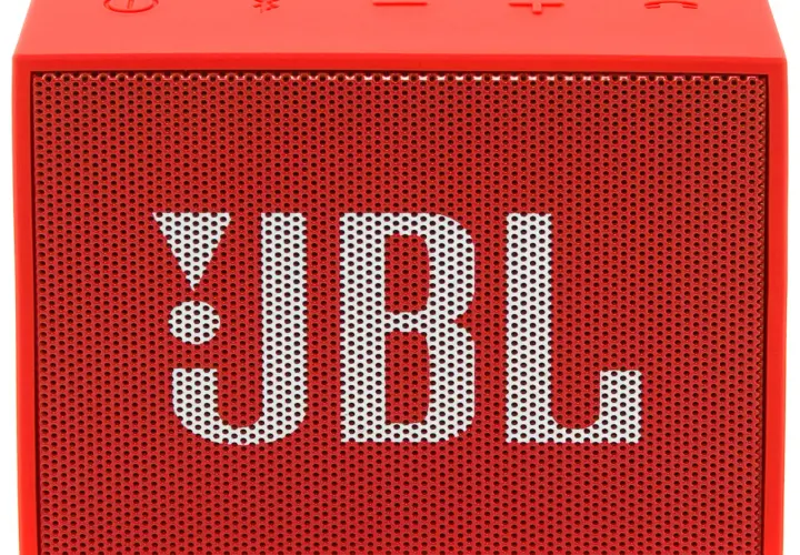 Czy JBL GO jest wodoszczelny? Odkryj, co oznaczają klasy IPX7 i IP67