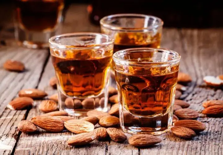 Najlepsze drinki z amaretto, które zachwycą Twoje podniebienie
