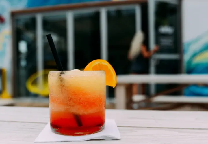 Najlepsze drinki na Sylwestra, które zachwycą Twoich gości