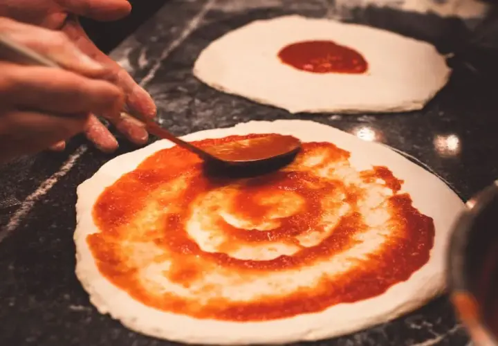 Sos do pizzy jak z pizzerii - idealny przepis na smak, który uwielbiasz