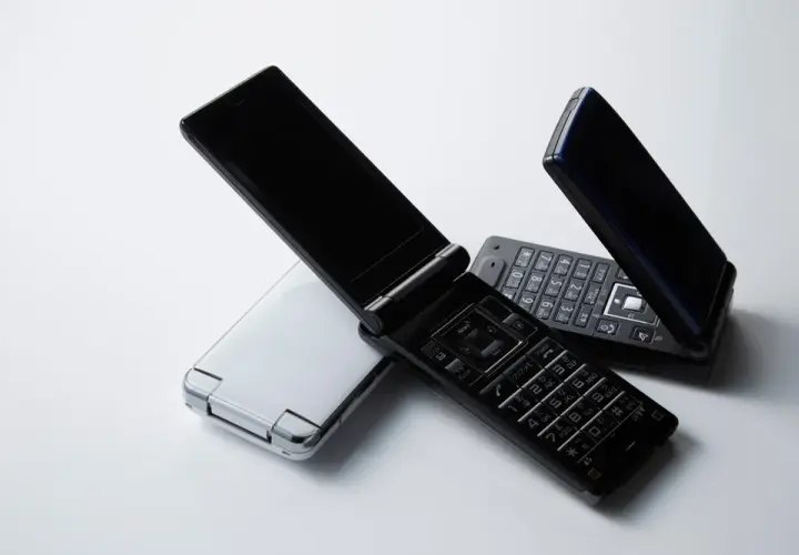 Telefony klasyczne z dużym wyświetlaczem – przegląd i porównanie