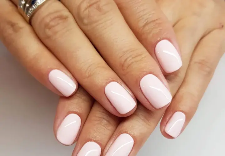 Manicure klasyczny co to jest i dlaczego warto go wypróbować w domu