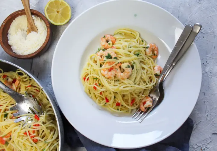 Prosty przepis na spaghetti z chili i czosnkiem, który zachwyci smakiem