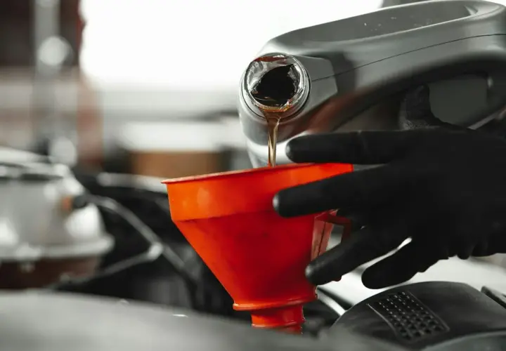 Jaki olej do Citroena C4 1.4 benzyna, aby uniknąć kosztownych napraw?