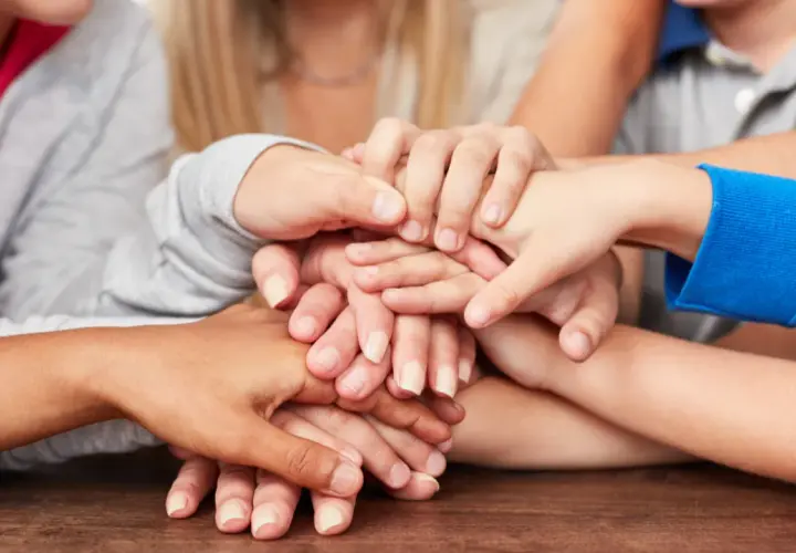 Kreatywne zabawy integracyjne dla dzieci – proste pomysły na budowanie relacji w grupie