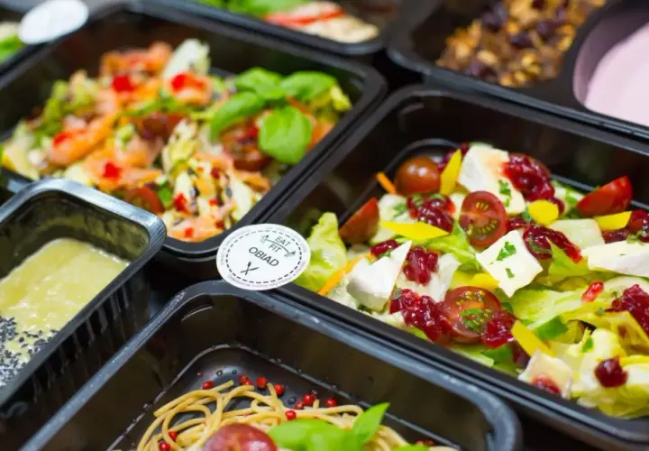 Czy catering się opłaca? Poznaj zalety i ukryte koszty usług cateringowych