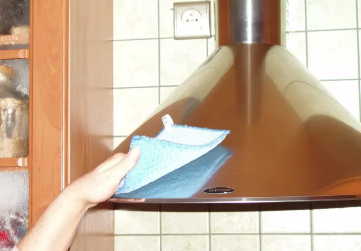 Jak wyczyścić okap kuchenny ze stali - 5 sprawdzonych sposobów + porady