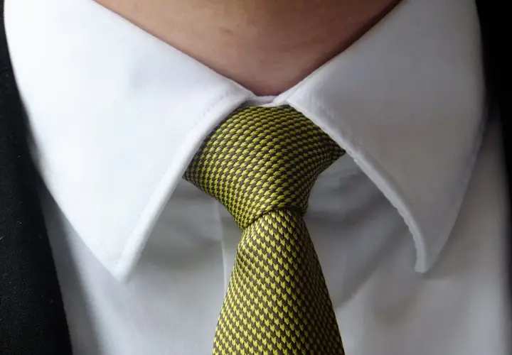 Jak wybrać modny krawat? Trendy, kolory i porady stylowe na każdą okazję