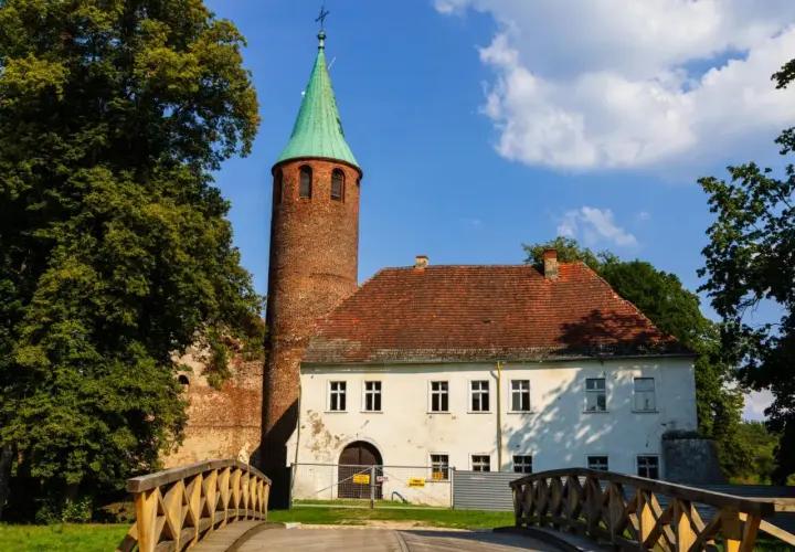 Zamek w Karłowicach: historia, tajemnice i praktyczne informacje dla turystów