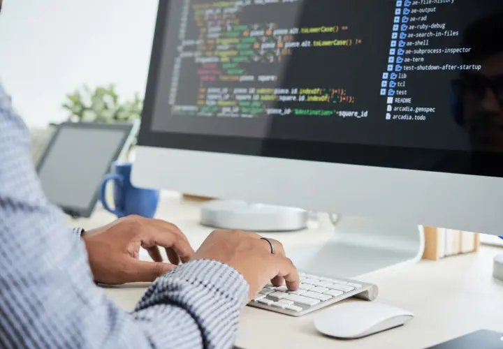 Jakich języków programowania warto się uczyć, aby zdobyć dobrze płatną pracę w 2025 roku?