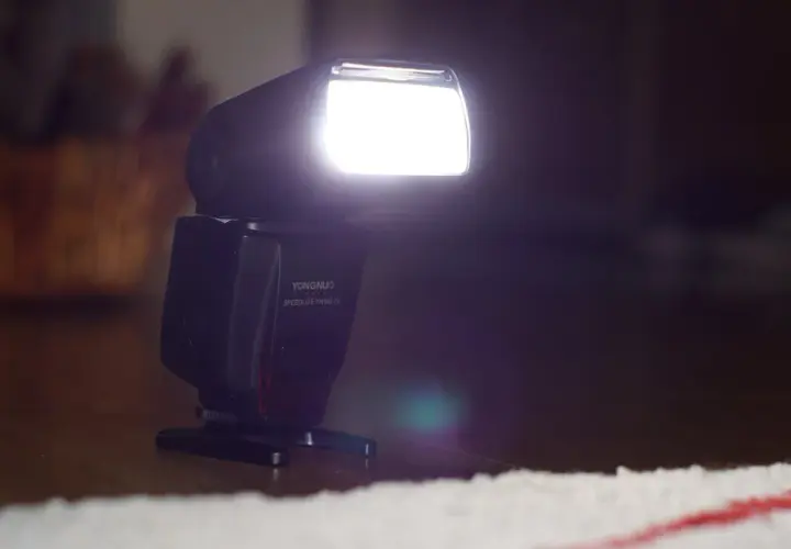 Jak wyłączyć lampę błyskową w aparacie Nikon i uniknąć niechcianego błysku