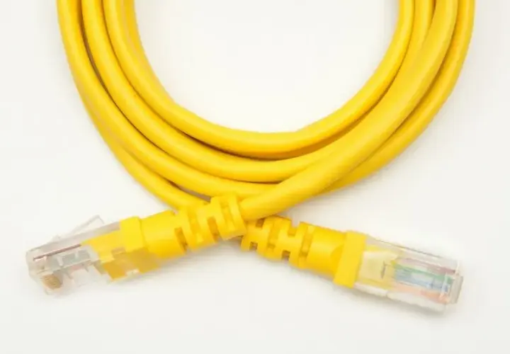Kabel prosty czy krosowany – co wybrać, aby uniknąć problemów?