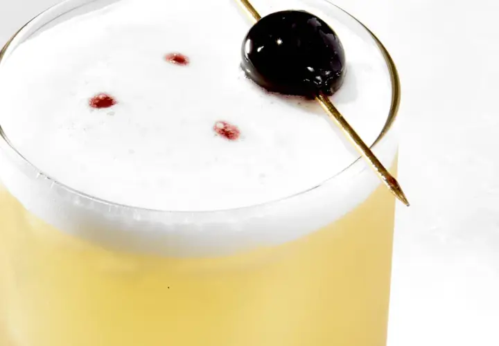 Pyszne drinki sour: odkryj najlepsze przepisy na koktajle