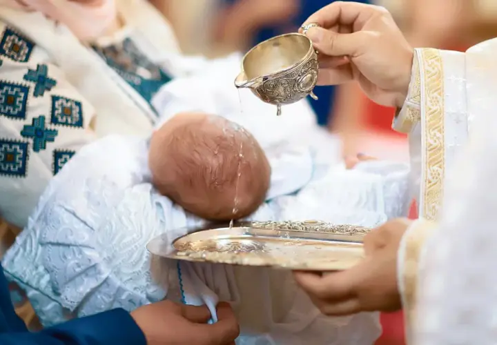 Ile kosztuje chrzest w kościele? Sprawdź, co wpływa na ceny
