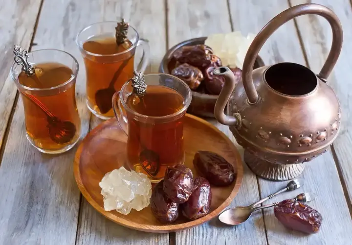 Tradycyjna herbata arabska przepis na aromatyczny napój krok po kroku